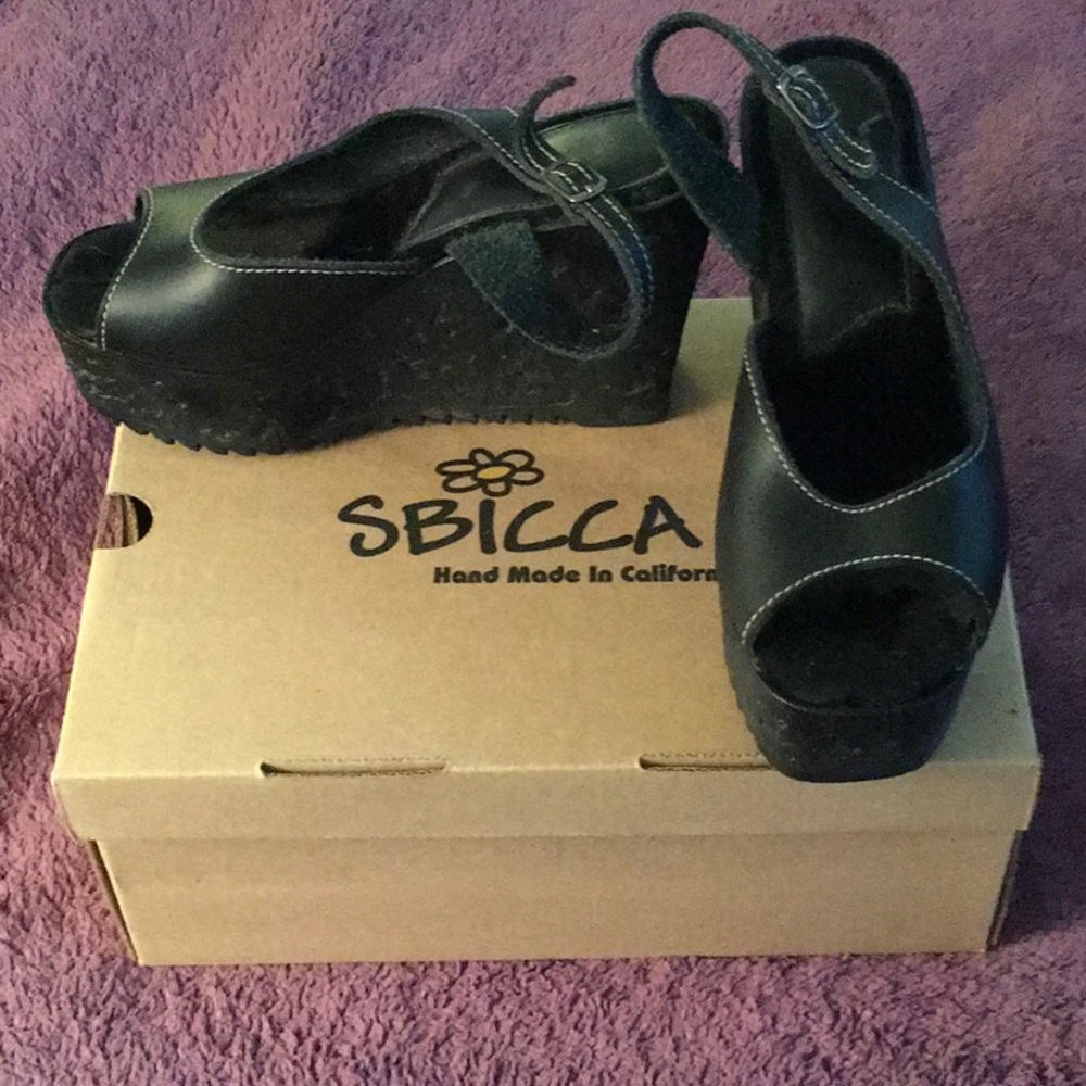 Sbicca black wedge cute shoes